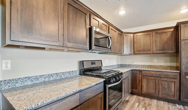 Building Photo - 3 Bedroom 2 1/2 Bathroom Townhouse- NEWLY BUILT-