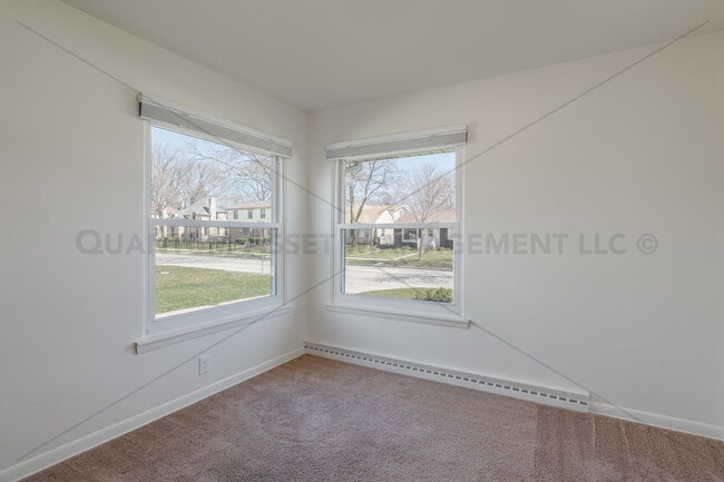 Building Photo - 5415 N Lydell St