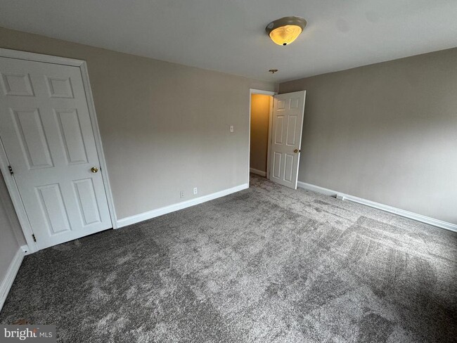 Building Photo - 4728 Umbria St