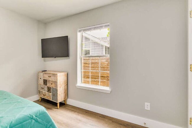 Building Photo - Charming 3-Bedroom, 2-Bath Home Near Downtown Pensacola