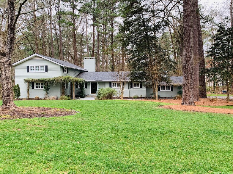 Primary Photo - 3814 Churchill Cir