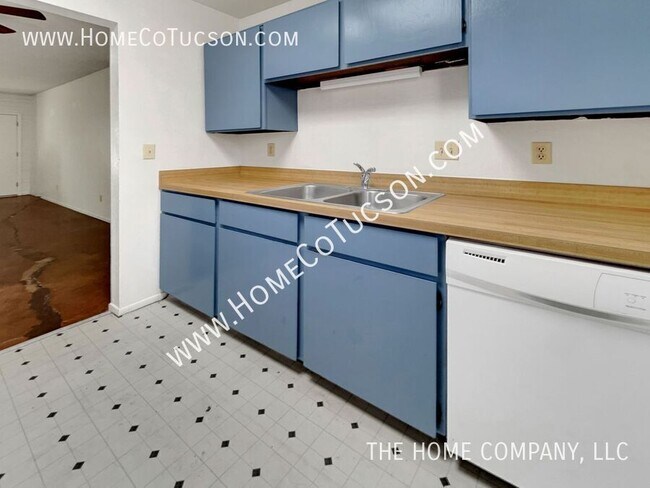 Building Photo - 1727 E Adelaide Dr