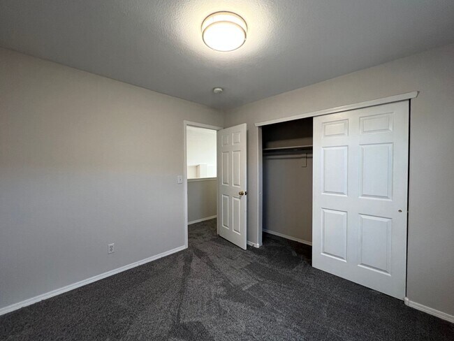 Building Photo - Spacious 4 Bedroom House in Firestone Avilable August!