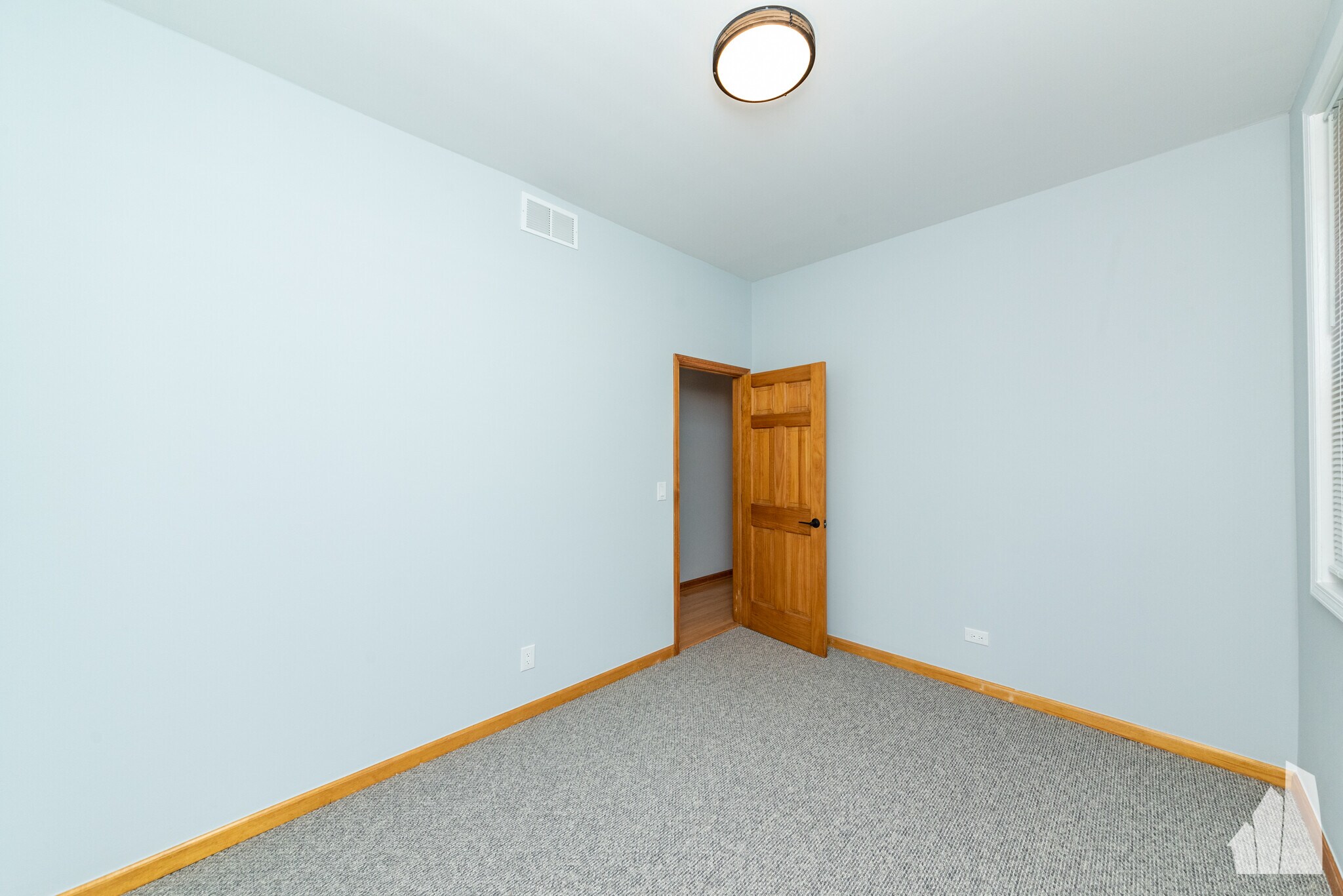 Building Photo - 2338 N Greenview Ave