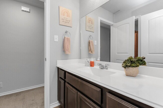 Building Photo - ASK ABOUT FREE APPLICATIONS THROUGH AUGUST!  "Spacious 6-Bedroom Retreat with 3.5 Baths and Over ...