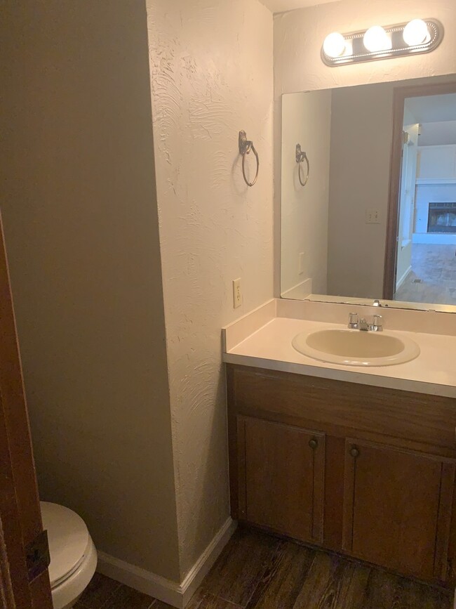Building Photo - Westside Duplex for Lease near Sooner Mall!!!