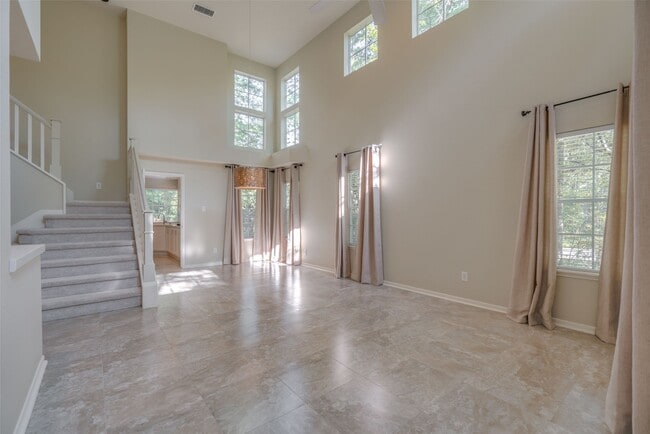 Building Photo - 147 Shelter Rock Ct