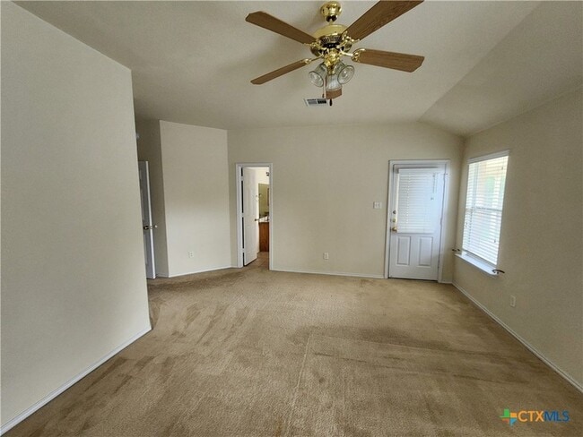 Building Photo - 105 E Great Plains Trail