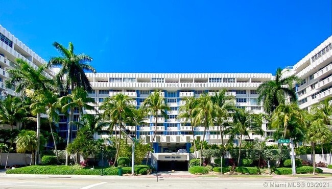 Building Photo - 800 West Ave