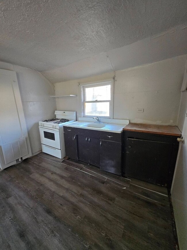 Building Photo - Cute newly updated 1 Bedroom in Ogden