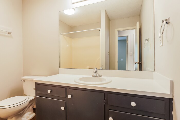 Building Photo - 4405 Englewood Rd