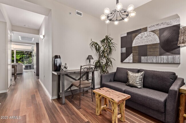 Primary Photo - 7117 E Rancho Vista Dr