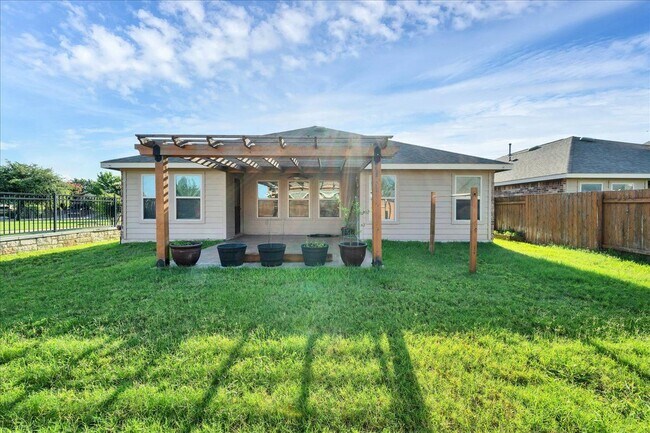 Building Photo - 300 Briar Park Dr