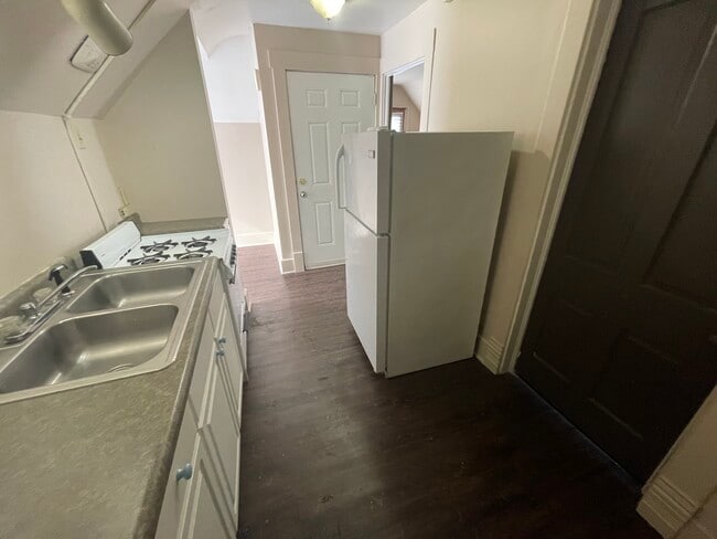 Building Photo - 321-2 Robinson-