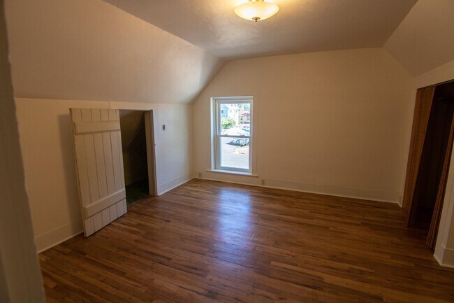 Building Photo - 802 S 10th St