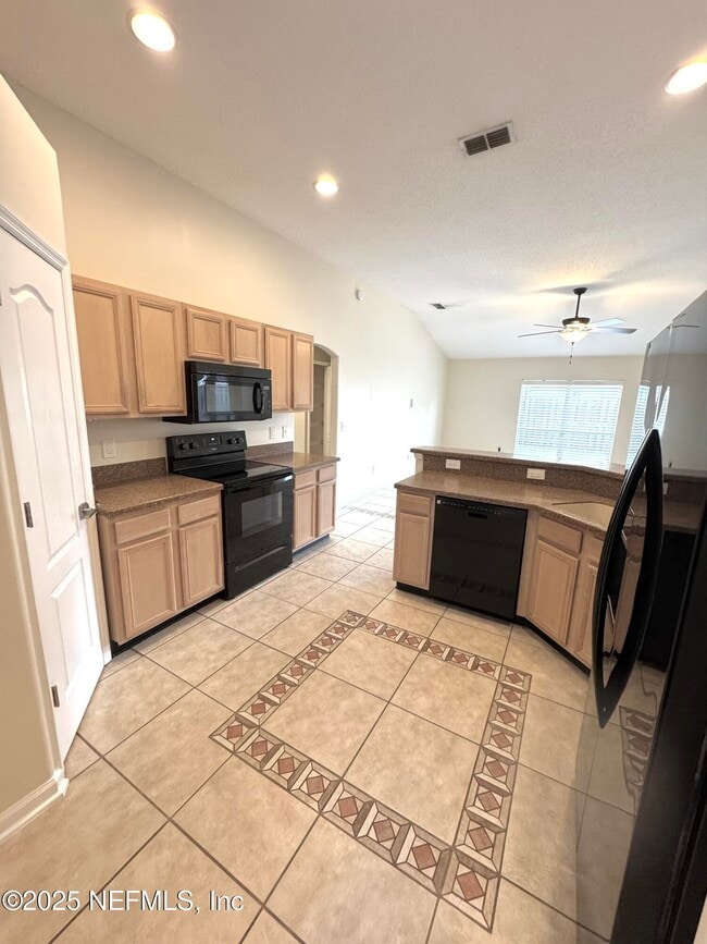Building Photo - 12850 Chets Creek Dr N