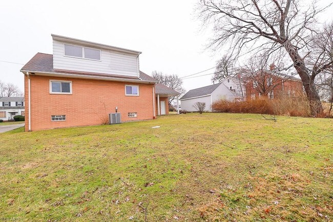 Building Photo - 11425 Tonsing Dr