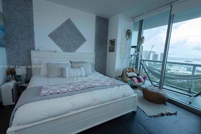 Building Photo - 888 Biscayne Blvd