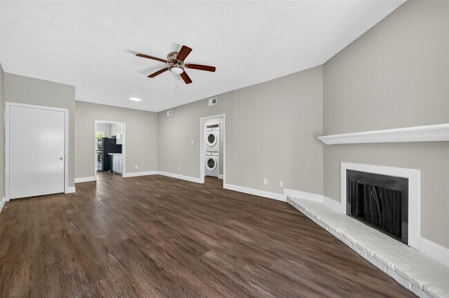 Building Photo - 9707 Richmond Ave