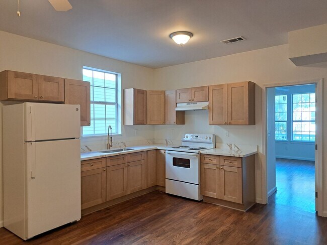 Building Photo - 535 S Tonti St