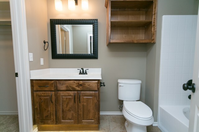 Building Photo - MOVE IN READY $200 OFF 1st month's rent -S...