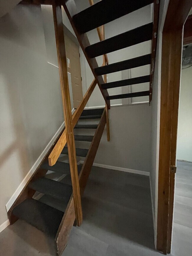 Building Photo - (22) 98-100 Woodruff Avenue