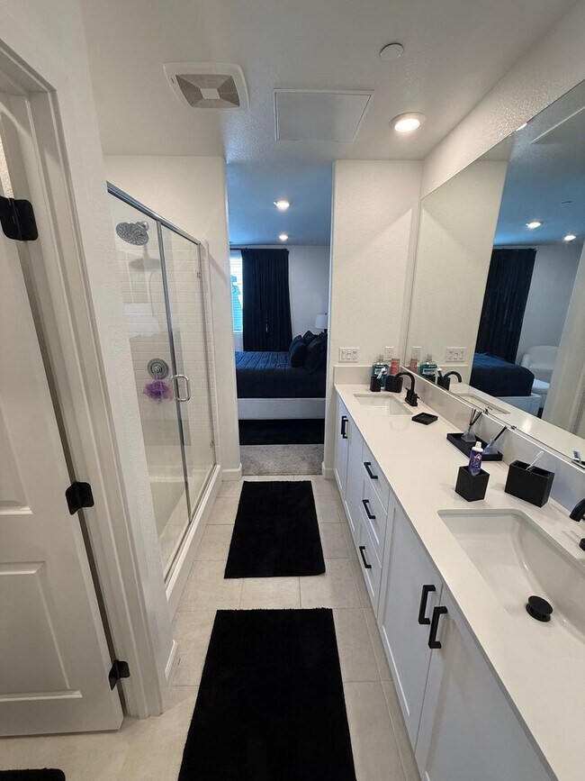 Building Photo - New Construction Town Home