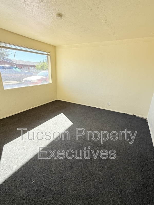 Building Photo - 3274 E Benson Hwy