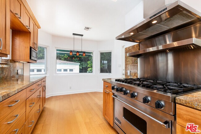 Building Photo - 1358 Holmby Ave