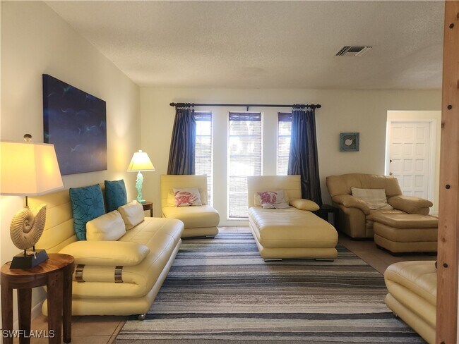 Building Photo - 237 SW 48th Terrace