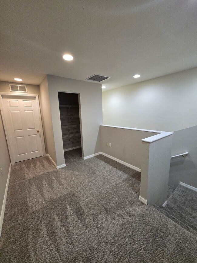 Building Photo - 1571 NW 29th Rd