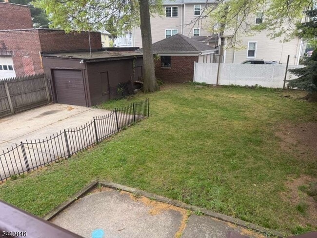 Building Photo - 516 Jersey Ave