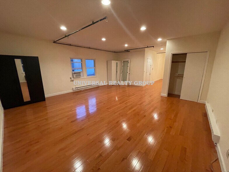 Building Photo - 250 3rd Ave