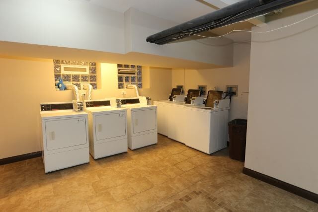 Building Photo - 4416 N Wolcott Ave