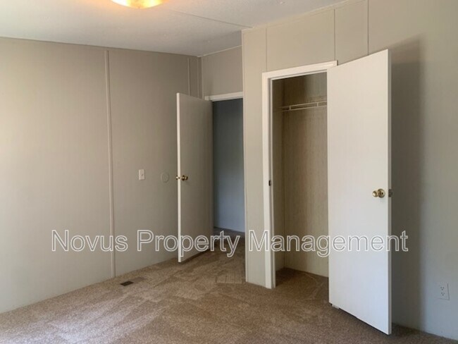 Building Photo - 221 Oakleigh Dr