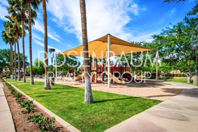 Building Photo - Stylish 3-story townhome in The Gardens Co...