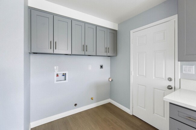 Building Photo - HALF OFF 1ST MONTH RENT- 2 Bedroom/ 2 bathroom condo (Front Unit)