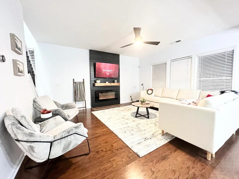 Building Photo - 6046 Barker Landing NE