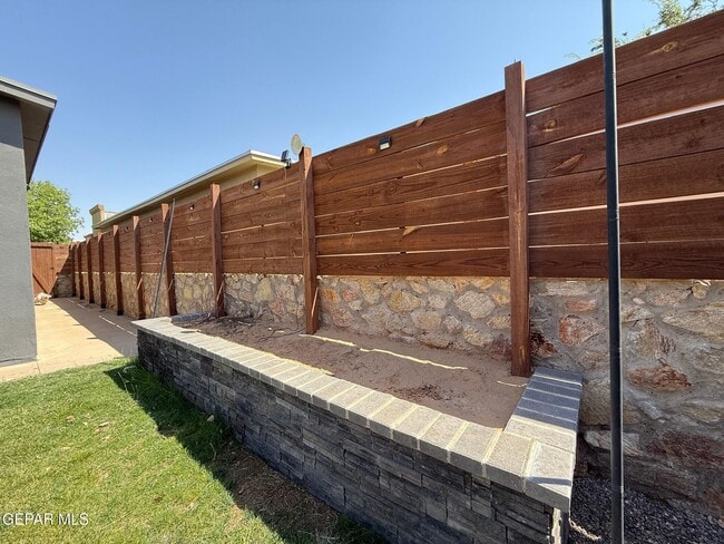 Building Photo - 3856 Loma Cortez Dr