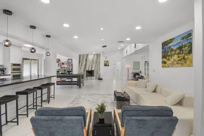 Building Photo - 12231 Areaca Dr