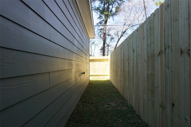 Building Photo - 11919 Nelwood St