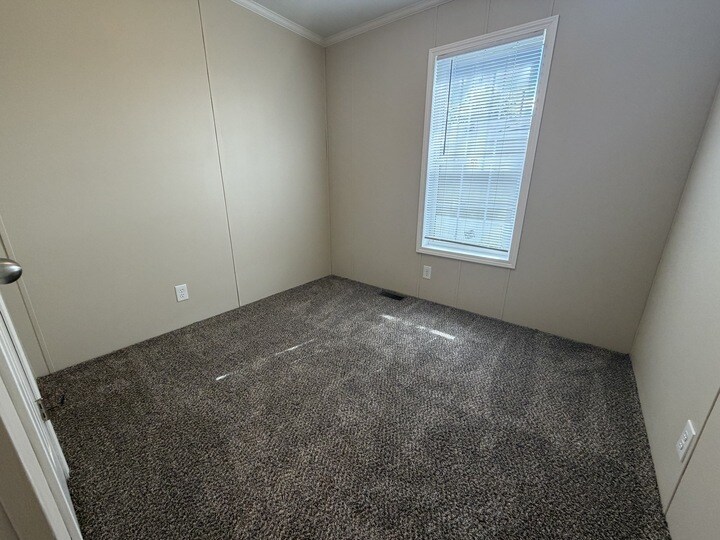Building Photo - 15974 Villaire Ave