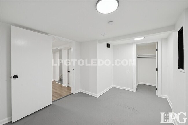 Building Photo - 4013 Caroline Ave