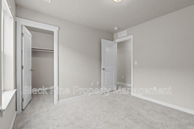 Building Photo - 7684 S Seabreeze Way