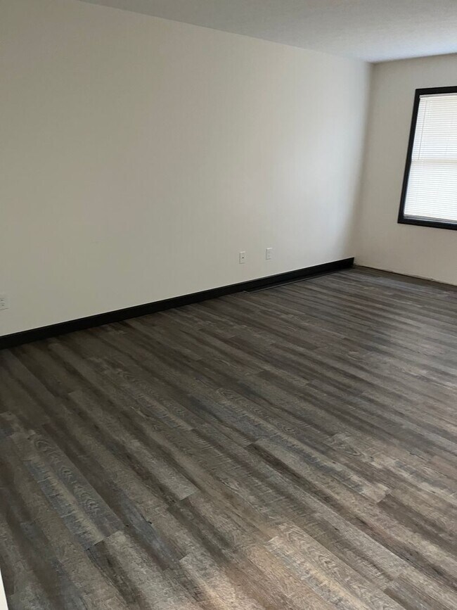 Building Photo - 478 S Kaser Dr