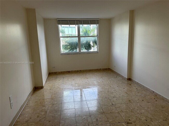 Building Photo - 6039 Collins Ave