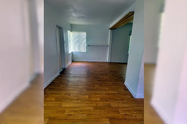 Building Photo - 515 SW 4th Ave