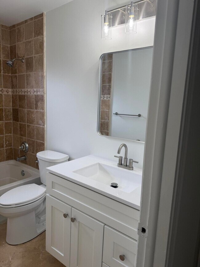 Building Photo - 9209 Southampton Pl