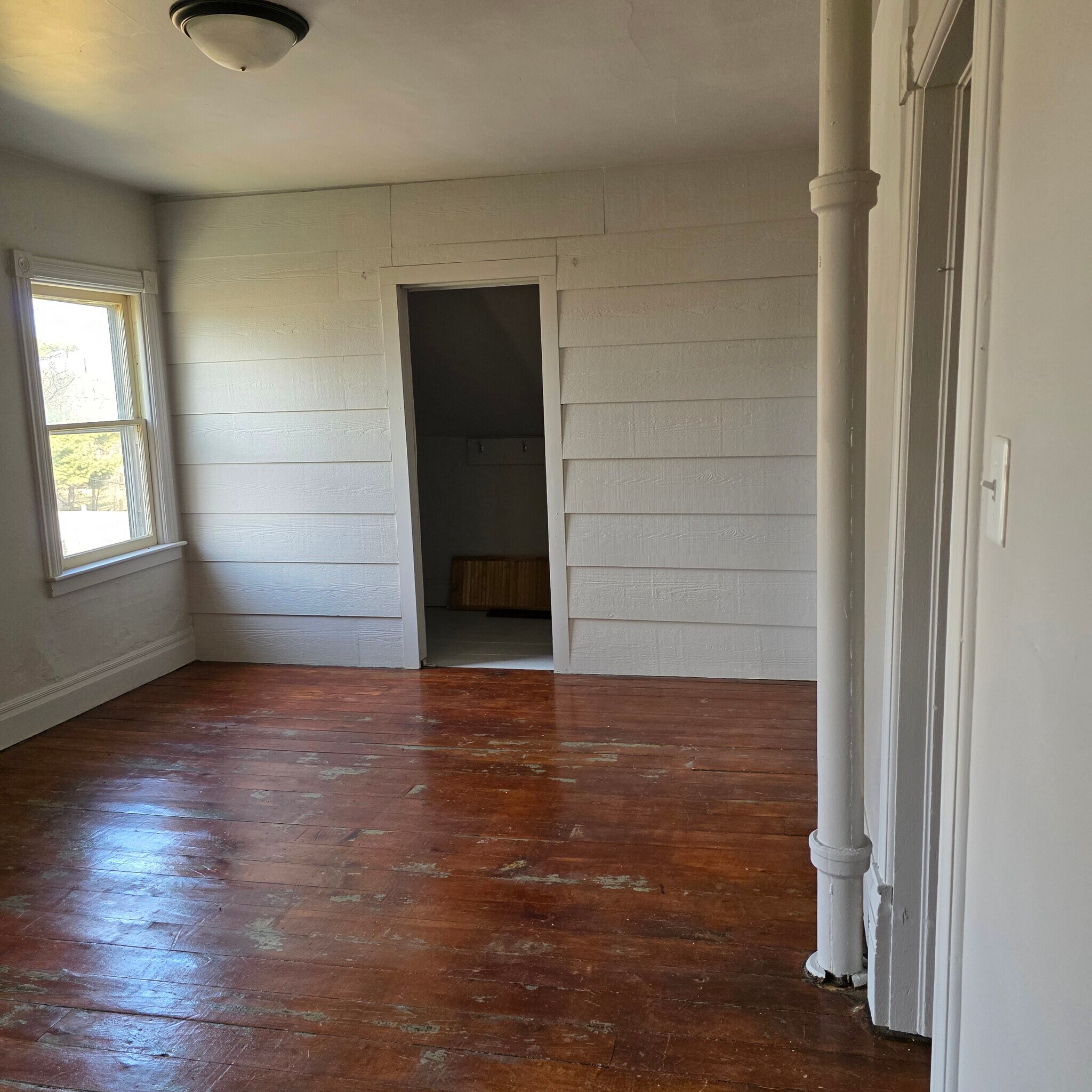 Building Photo - 384 S Hickory St