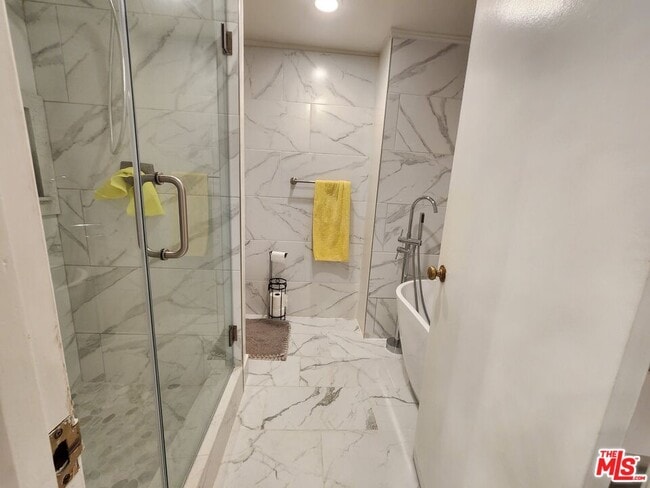 Building Photo - 601 S Van Ness Ave